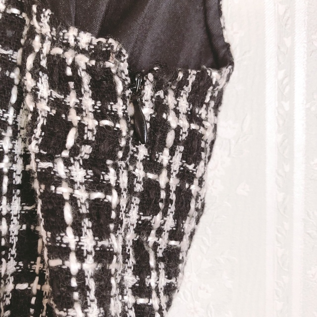 INGNI(イング)のワンピース　ツイード　ミニ　黒　チェック　ノースリーブ　袖なし　ブークレ　可愛い レディースのワンピース(ミニワンピース)の商品写真