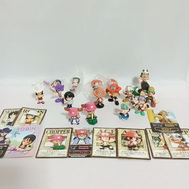 ONE PIECE(ワンピース)のワンピース ミニフィギュア コレクション バンダイ 58体セット カード付 エンタメ/ホビーのフィギュア(アニメ/ゲーム)の商品写真