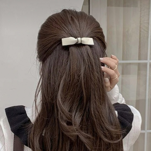 大人かわいいリボンクリップ レディースのヘアアクセサリー(バレッタ/ヘアクリップ)の商品写真