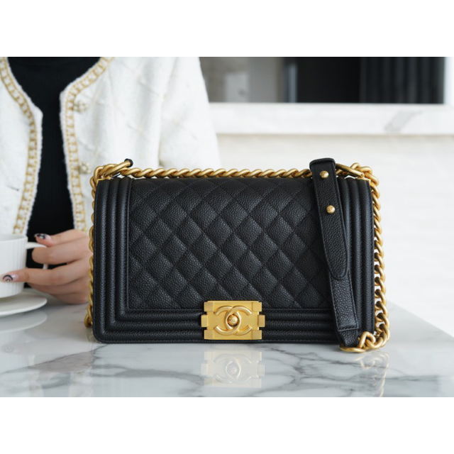 定番の冬ギフト CHANEL ショルダーバッグ BOY CHANEL 新品同様シャネル