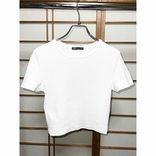 ZARA(ザラ)のZARA クロップド ショート Tシャツ ホワイト 白 M クロップド丈 レディースのトップス(Tシャツ(半袖/袖なし))の商品写真