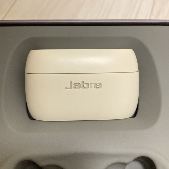 【美品】Jabra Elite 75t ゴールドベージュ　ワイヤレスイヤホン 2