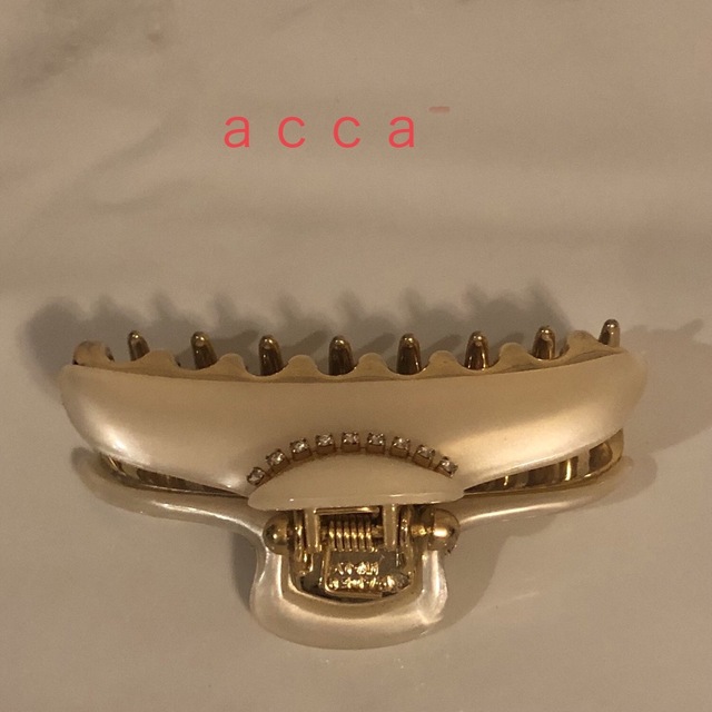 acca(アッカ)のアッカ　acca バレッタ　中サイズ　美品 レディースのヘアアクセサリー(バレッタ/ヘアクリップ)の商品写真