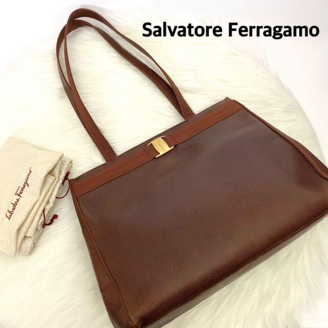 Salvatore Ferragamo(サルヴァトーレフェラガモ)のサルヴァトーレ フェラガモ ヴァラリボントートバッグ リザード型押し A4収納可 レディースのバッグ(トートバッグ)の商品写真