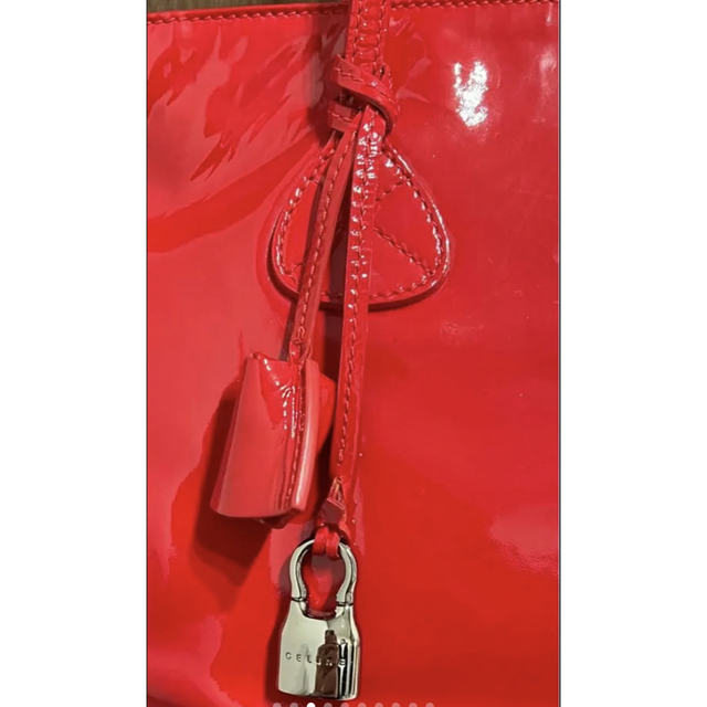 celine(セリーヌ)のCELINE セリーヌ　エナメル　トートバッグ　赤　mo様専用 レディースのバッグ(トートバッグ)の商品写真