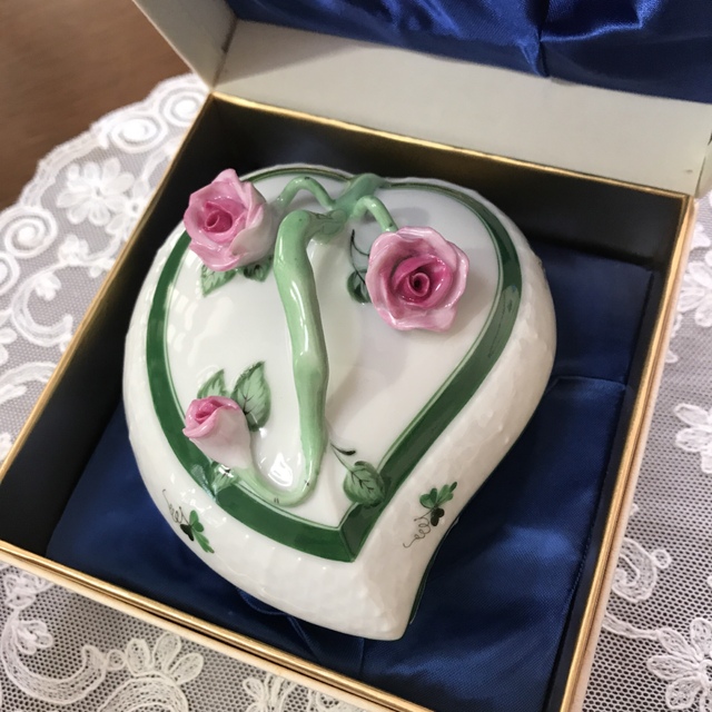 ヘレンド ウィーンの薔薇 ハート型小物入れ(箱付き) 超特価SALE開催
