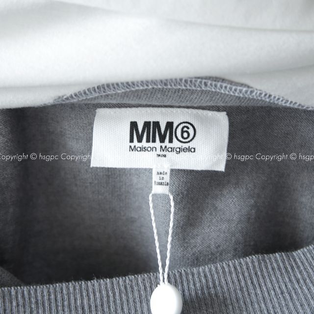 MM6 ドッキングレイヤードニット 反転ロゴ ハイネック-