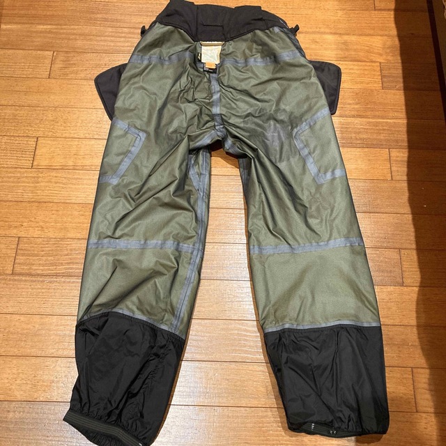 BURTON(バートン)のクリーニング済　バートン ak スノーボードパンツ　GORE-TEX XCR スポーツ/アウトドアのスノーボード(ウエア/装備)の商品写真