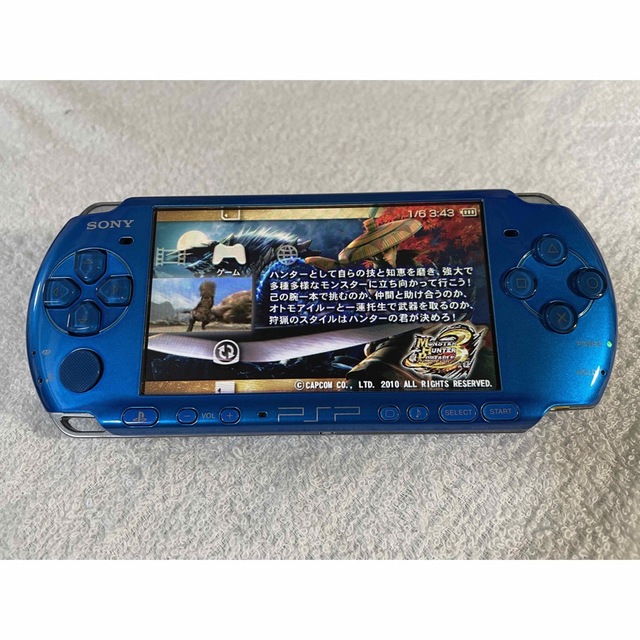 PlayStation Portable(プレイステーションポータブル)の☆ほぼ新品☆　PSP-3000  バイブラントブルー エンタメ/ホビーのゲームソフト/ゲーム機本体(携帯用ゲーム機本体)の商品写真