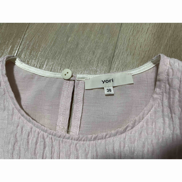 ヨリ　yori フクレフレアブラウス　ピンク 38 レディースのトップス(シャツ/ブラウス(半袖/袖なし))の商品写真