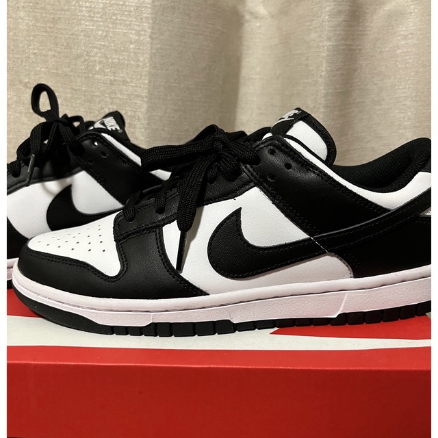 NIKE(ナイキ)のナイキウィメンズダンクLOWパンダ25.5NIKE購入 レディースの靴/シューズ(スニーカー)の商品写真