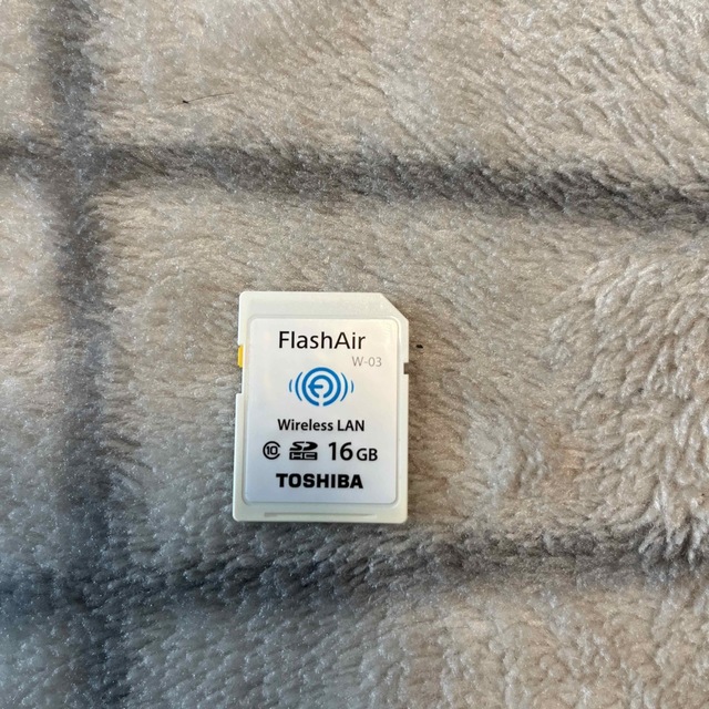 東芝(トウシバ)の無線LAN機能付 SD カード W-03 東芝　16GB  スマホ/家電/カメラのPC/タブレット(PC周辺機器)の商品写真