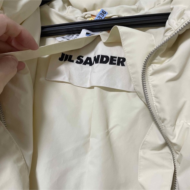 Jil Sander(ジルサンダー)のジルサンダー　プラス　ダウン　アイボリー　34 レディースのジャケット/アウター(ダウンコート)の商品写真