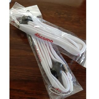 エヌティティドコモ(NTTdocomo)のストラップ2　ドコモ docomo(ストラップ/イヤホンジャック)