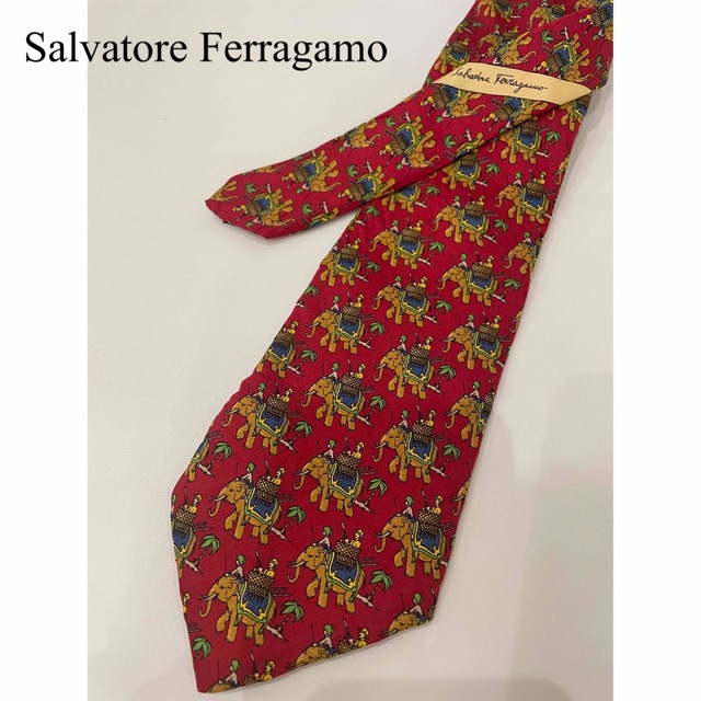 Salvatore Ferragamo(サルヴァトーレフェラガモ)のサルヴァトーレ フェラガモ　シルクネクタイ 象柄 赤 メンズのファッション小物(ネクタイ)の商品写真