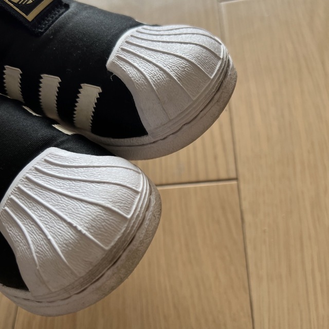 adidas(アディダス)のキッズスニーカー キッズ/ベビー/マタニティのベビー靴/シューズ(~14cm)(スニーカー)の商品写真