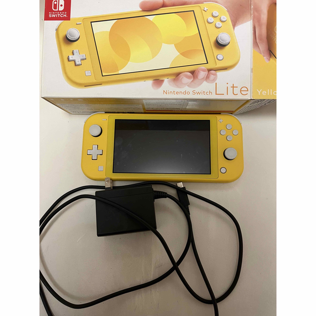 Nintendo Switch(ニンテンドースイッチ)のNintendo Switch Lite イエロー付属品完備箱アリスイッチライト エンタメ/ホビーのゲームソフト/ゲーム機本体(家庭用ゲーム機本体)の商品写真