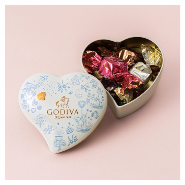 GODIVA(ゴディバ)のGODIVA  メリーゴーランド　ミニハート缶 食品/飲料/酒の食品(菓子/デザート)の商品写真