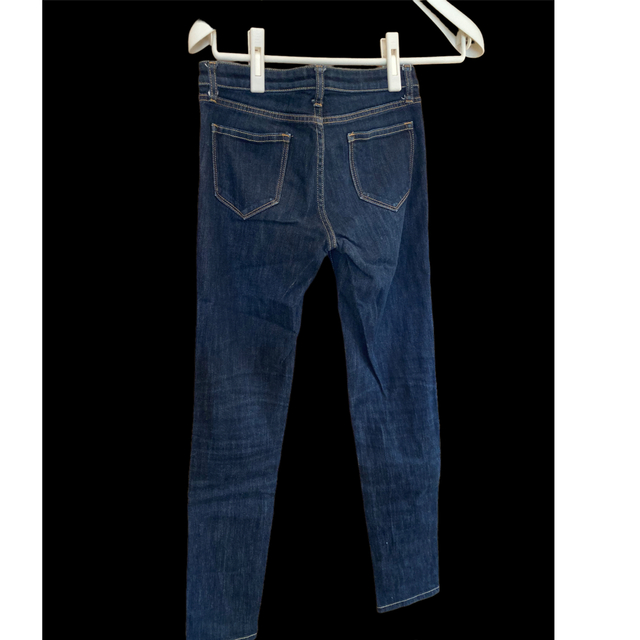 UNIQLO(ユニクロ)のユニクロ 25 スキニージーンズ ゴールドボタン 濃紺 レディースのパンツ(デニム/ジーンズ)の商品写真