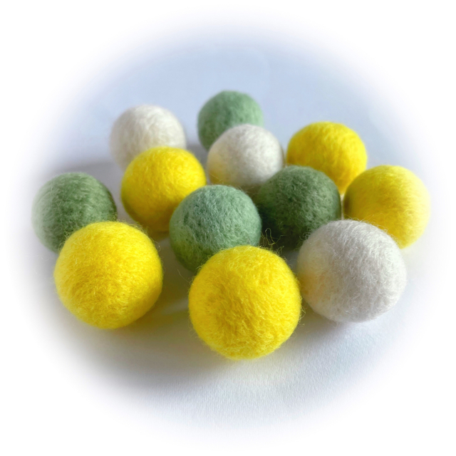 羊毛フェルトボール「ミモザ❷」 ハンドメイドの素材/材料(各種パーツ)の商品写真