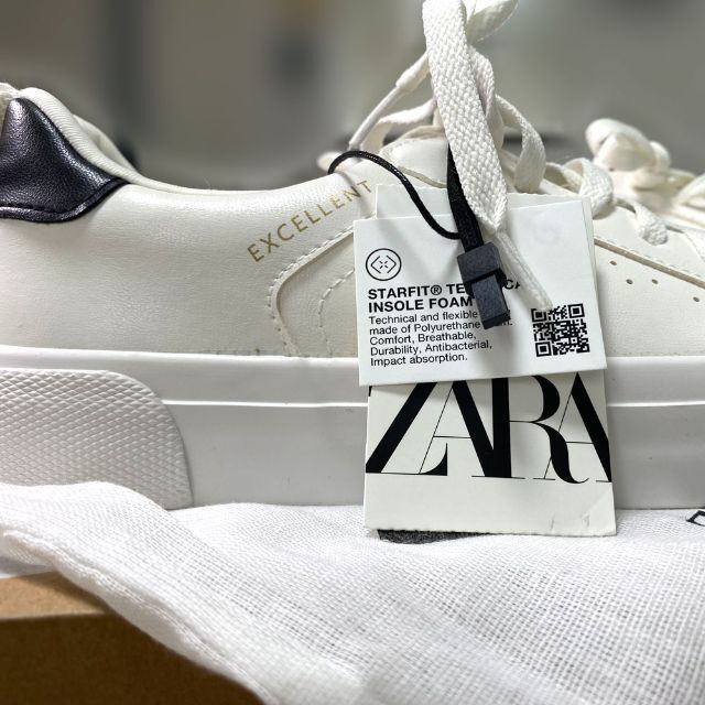 ZARA(ザラ)のsmile2525様 専用 レディースの靴/シューズ(スニーカー)の商品写真