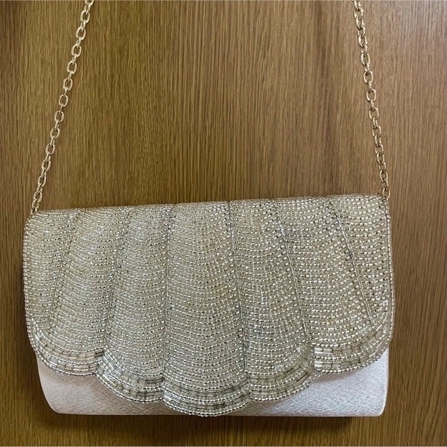 AIMER(エメ)のAIMER シェル刺繍バッグ　ベージュ レディースのバッグ(ショルダーバッグ)の商品写真