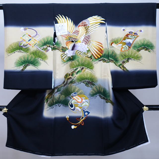 大特価!!】 お宮参り産着 男児 正絹 日本製 のしめ 総刺繍 鷹 黒色