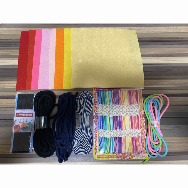 ハンドメイド素材　フェルト　刺繍糸　ヒモ　ゴム　セット ハンドメイドの素材/材料(その他)の商品写真