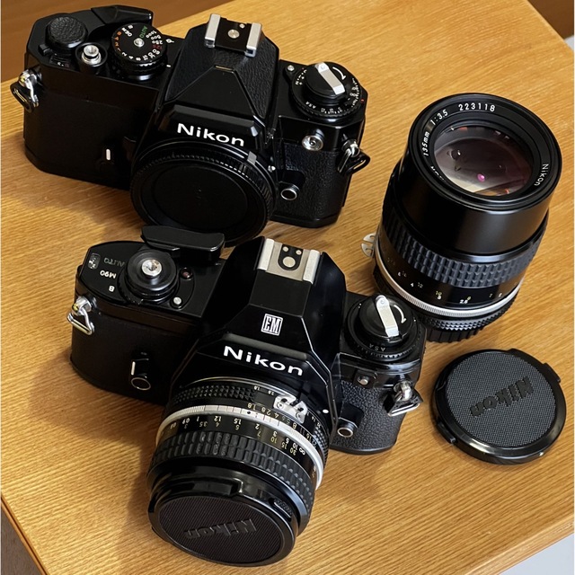 Nikon(ニコン)のNikonフィルムカメラセットEM/FE/50mm/135mm スマホ/家電/カメラのカメラ(フィルムカメラ)の商品写真