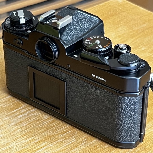 Nikon(ニコン)のNikonフィルムカメラセットEM/FE/50mm/135mm スマホ/家電/カメラのカメラ(フィルムカメラ)の商品写真