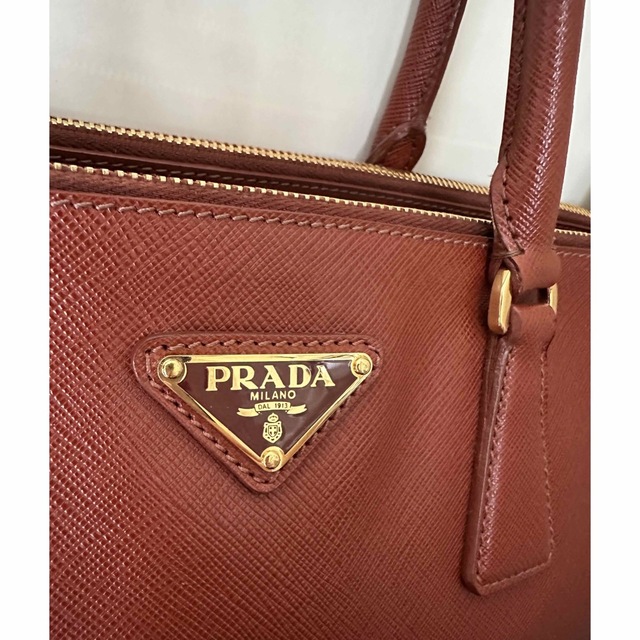 バッグ　PRADA  サフィアーノ