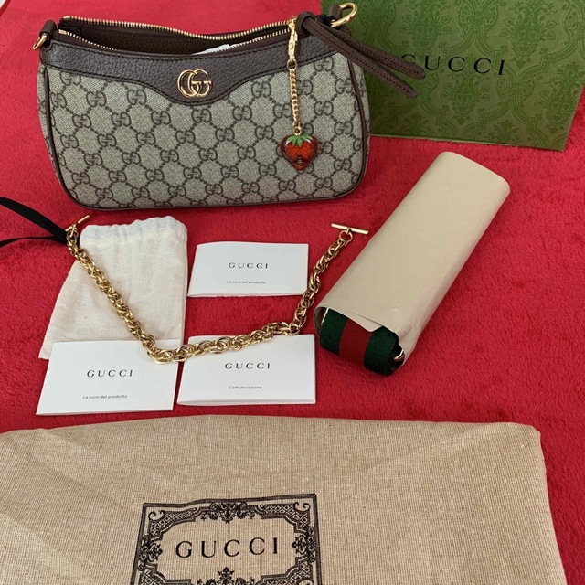 Gucci(グッチ)のグッチ　Gucci イチゴシリーズ　バック　チェーン　ショルダー ポシェット レディースのバッグ(ショルダーバッグ)の商品写真