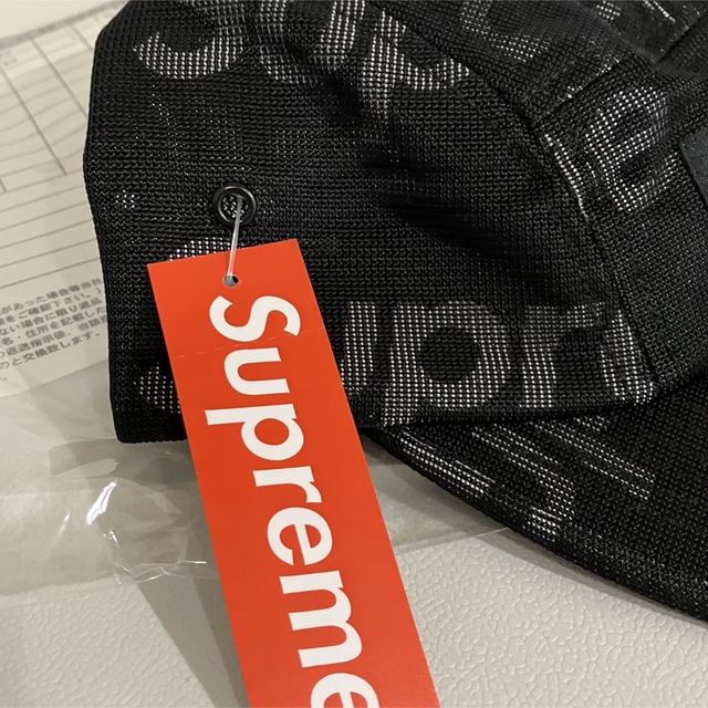 Supreme(シュプリーム)のSupreme Logo Lenticular Camp Cap  黒　 メンズの帽子(キャップ)の商品写真