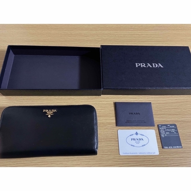 PRADA(プラダ)のPRADA長財布 レディースのファッション小物(財布)の商品写真