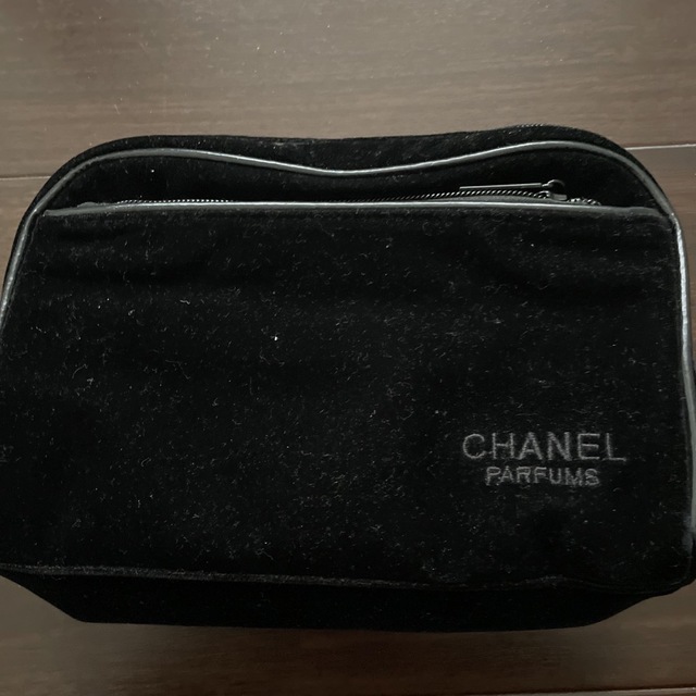 CHANEL(シャネル)のCHANELノベルティーポーチ レディースのファッション小物(ポーチ)の商品写真