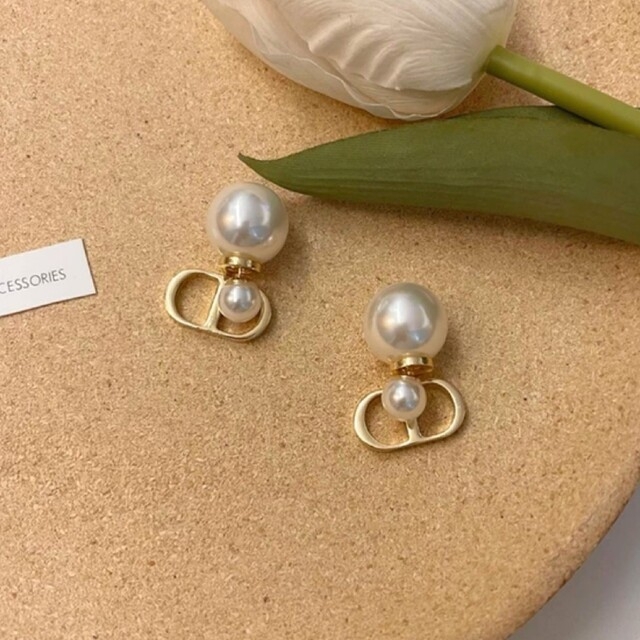 ◆インポートピアス◆ラスト1点要コメント◆Dモチーフバックキャッチパールピアス レディースのアクセサリー(ピアス)の商品写真