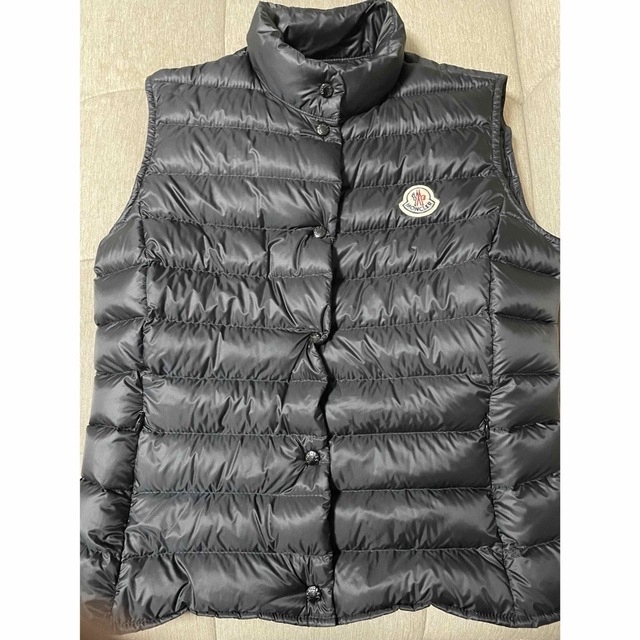 MONCLER(モンクレール)の売り切り再お値下げ！美品 モンクレール LIANE リアーネ ベスト 1 正規品 レディースのジャケット/アウター(ダウンベスト)の商品写真