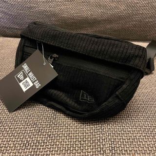 ニューエラー(NEW ERA)のNew Era Small Waist Bag ニューエラ コーデュロイ　バッグ(ボディバッグ/ウエストポーチ)