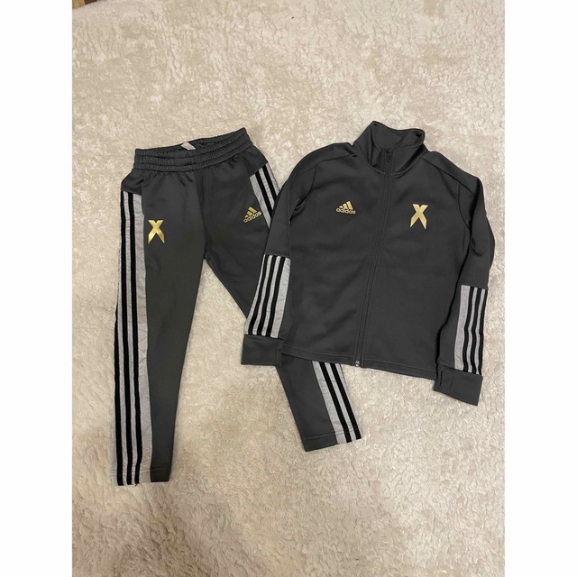 adidas(アディダス)のadidas ジャージ セットアップ キッズ  キッズ/ベビー/マタニティのキッズ服男の子用(90cm~)(ジャケット/上着)の商品写真