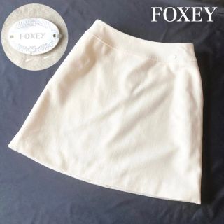 フォクシー(FOXEY)の【美品】FOXEY　カシミヤ混ウールスカート　ホワイト　ロゴプレート　38(ミニスカート)