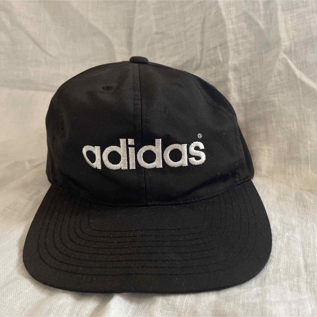 adidas(アディダス)のデサント社製 80's〜90's adidas スナップバックキャップ　帽子 メンズの帽子(キャップ)の商品写真