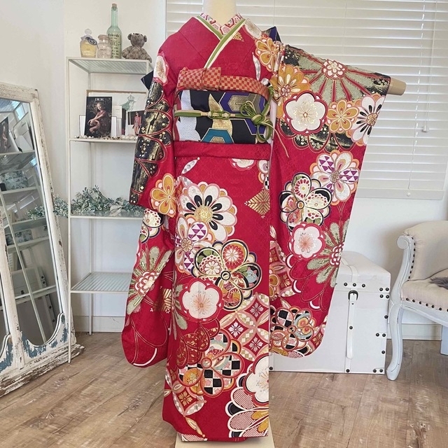 超美品!古典柄 赤★正絹 振袖 6点セット 成人式 used ガード加工 | フリマアプリ ラクマ