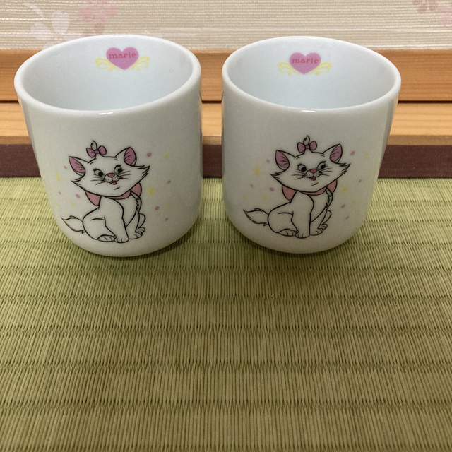 くまのプーさん(クマノプーサン)のキッズ 子供 ディズニーおしゃれキャットマリー湯呑み くまのプーさんマグカップ インテリア/住まい/日用品のキッチン/食器(グラス/カップ)の商品写真