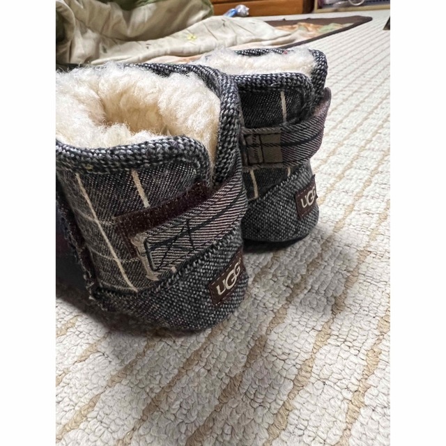 UGG(アグ)のUGG キッズ　ベビー　ブーツ キッズ/ベビー/マタニティのベビー靴/シューズ(~14cm)(ブーツ)の商品写真