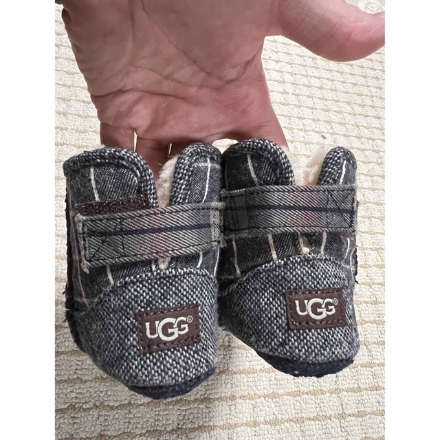 UGG(アグ)のUGG キッズ　ベビー　ブーツ キッズ/ベビー/マタニティのベビー靴/シューズ(~14cm)(ブーツ)の商品写真