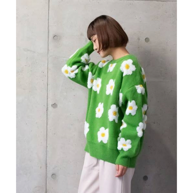 OFF-WHITE(オフホワイト)のPOCHE 花　ニット レディースのトップス(ニット/セーター)の商品写真