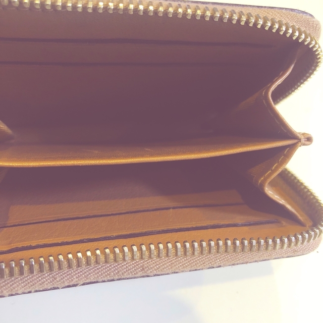 VALENTINO(ヴァレンティノ)のヴァレンチノガラバーニvalentino ロックスタッズミニ財布 レディースのファッション小物(財布)の商品写真