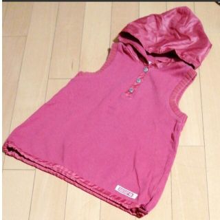 ベベ(BeBe)のbebe★フード付きベスト　90cm Tシャツ　カットソー　パーカー　赤色(Tシャツ/カットソー)