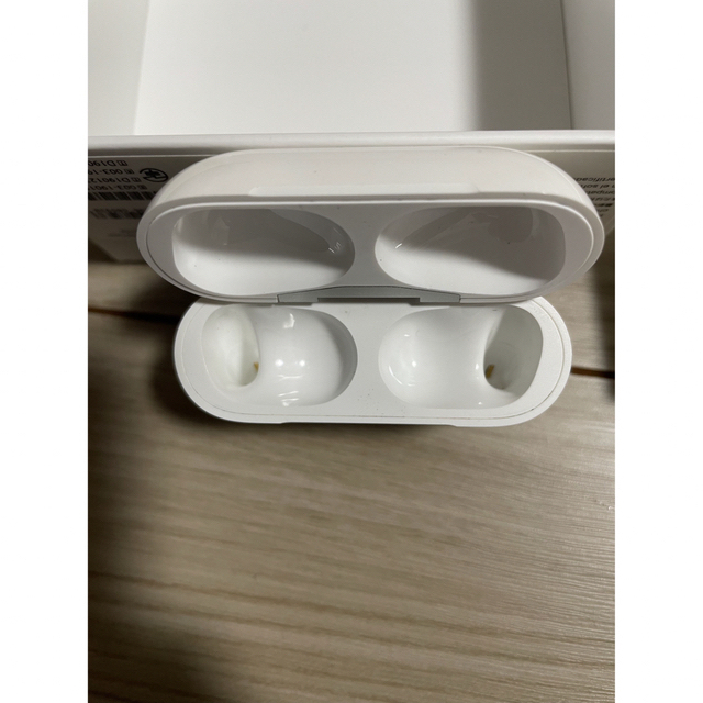 Apple(アップル)のAPPLE AirPods Pro 本体 箱付き スマホ/家電/カメラのオーディオ機器(ヘッドフォン/イヤフォン)の商品写真