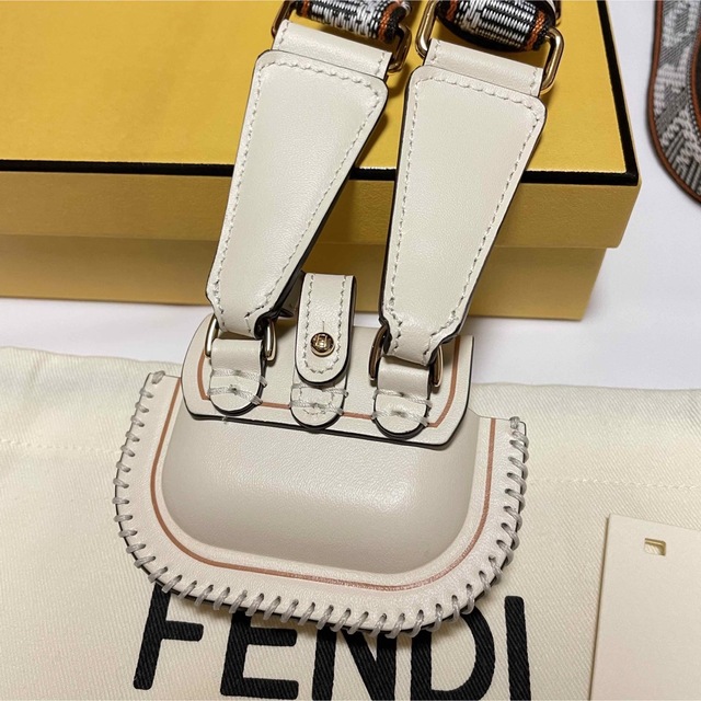 FENDI  AirPodsケース　ストラップ